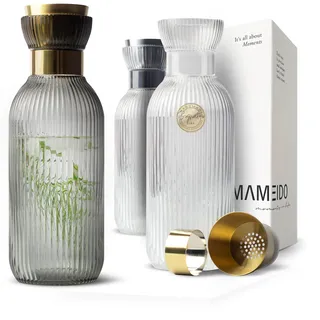 MAMEIDO Wasserkaraffe 1l, Glaskaraffe mit Deckel & Sieb, mundgeblasene Karaffe Glas, Wasserkrug mit edler Optik für besondere Anlässe, Karaffen zum Verschenken (Smoke Gold, 1000ml)
