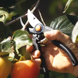 Fiskars Gartenschere Pro