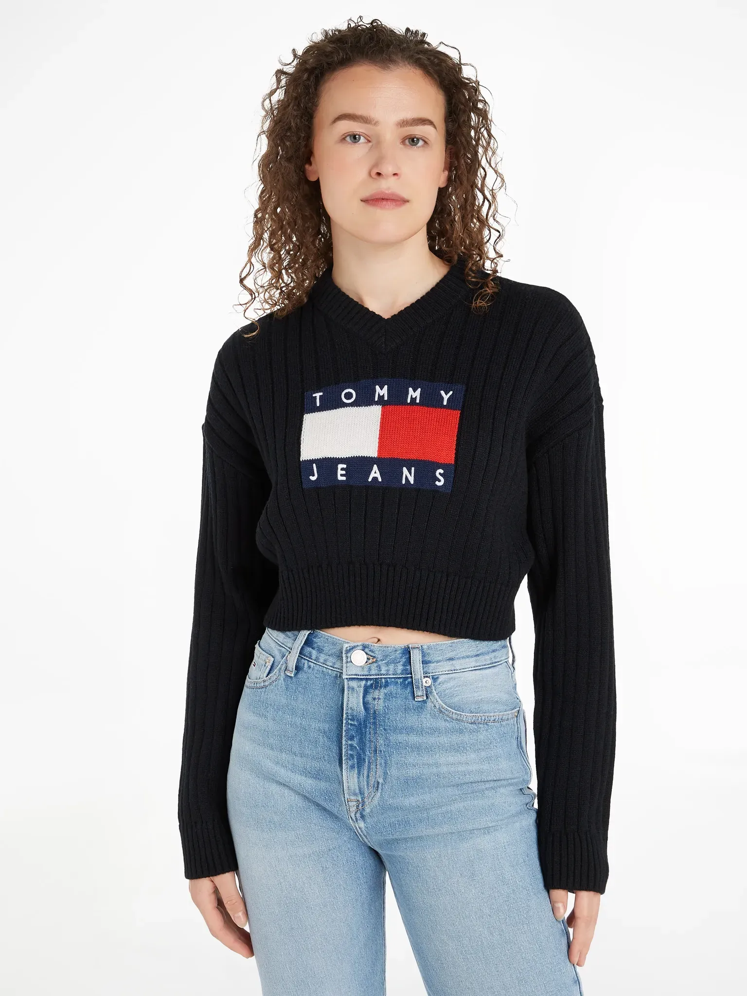 Tommy Jeans Strickpullover »TJW VNCK CENTER FLAG SWEATER EXT«, mit Tommy Jeans Center Logo-Flag TOMMY JEANS Black L (40)