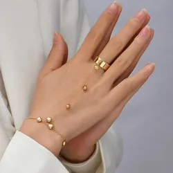 Einfaches Herz-Anhänger-Kettenarmband, verbunden mit vergoldeten breiten Fingerring-Armbändern für Frauen, Link-Handgeschirr-Schmuck