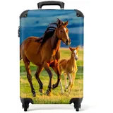 NoBoringSuitcases.com© Hartschalen-Trolley Pferde - Tiere - Landschaft - Sonne - Kinder 55x35x20cm, 4 Rollen, Kinder Koffer Klein, Trolley Handgepäck bunt 35 cm x 55 cm x 20 cm