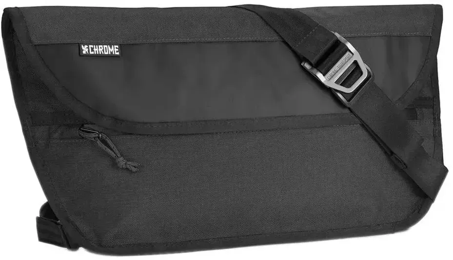 Chrome Simple Medium Messenger Bag 15l - Black - One Size