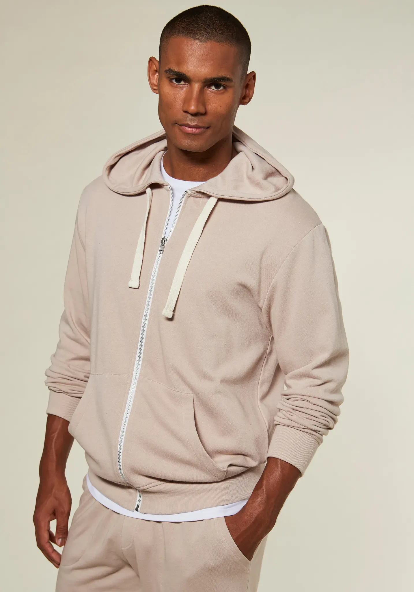 Kapuzensweatjacke KANGAROOS, Herren, Gr. S (44/46), beige, angeraute Sweatware, Obermaterial: 60% Baumwolle, 40% Polyester, unifarben, sportlich, normal, Rundhals, Langarm angesetztes Bündchen, Sweatjacken, mit Kapuze, kontrast Zipper und kontrast Bänder
