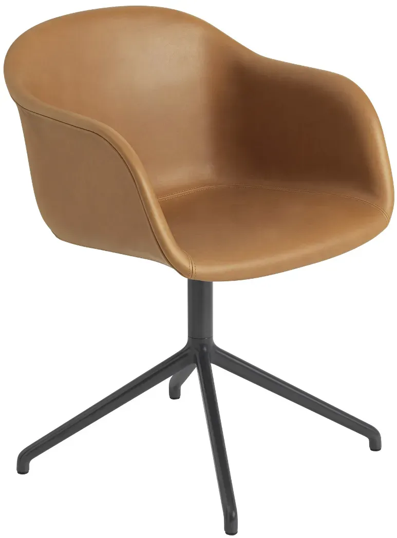 Muuto Fiber Armchair, swivel base, refine leder cognac / schwarz