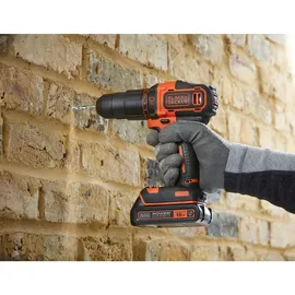 Black & Decker Akku-Schlagbohrschrauber BCKSB04 inkl. 2 x 1,5 Ah + Aufbewahrungsbox + 78-teiliges Zubehör-Set