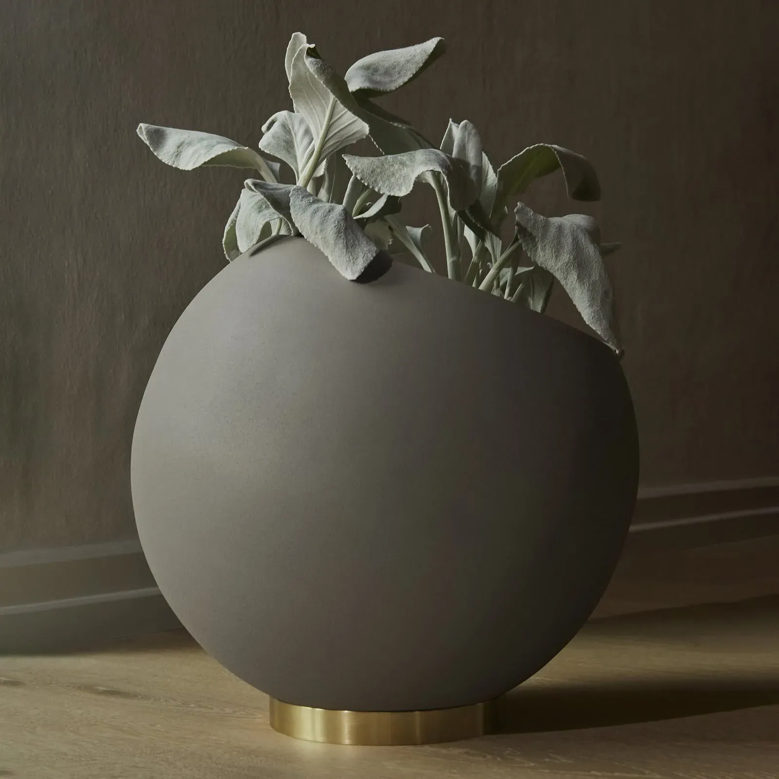Pflanzenkasten AYTM, Globe, Beige, Aluminium, Design - 32.3