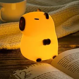 IDENA 40386 - LED Nachtlicht Capybara, Lampe aus Silikon mit Farbwechsel und Dimmer, ca. 11 cm groß, wiederaufladbar, USB Ladekabel inklusive, Beige