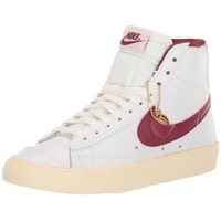 Nike Damen Blazer Low '77 SE Sneaker, Weiß/Team Red-Muslin-MTLC Gold Star, 39 EU - 39 EU