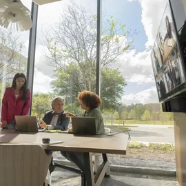 HP Poly Studio USB-Video-Bar - Passend für Huddle- und mittelgroße Meetingräume