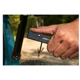Wolf Tooth 8-Bit Chainbreaker ohne Akku + Utility Knife