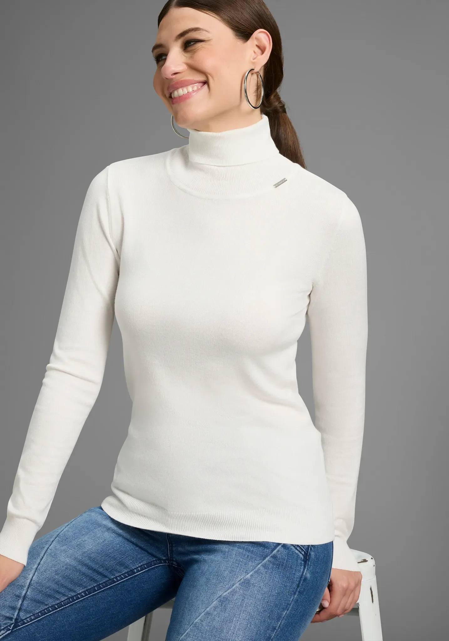 Rollkragenpullover BRUNO BANANI, Damen, Gr. 48/50, weiß (wollweiß), Feinstrick, Obermaterial: 70% Viskose, 30% Polyamid, clean, unifarben, Basic, figurbetont hüftlang, hoch geschlossener Ausschnitt, Rippbündchen, Pullover Pullover Rollkragenpullover, mit Metalllogo