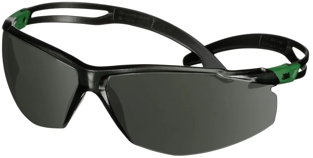 3M SecureFit 500 Schutzbrille, schwarz/grüne Bügel, Antikratz-Beschichtung+ (K), graue Scheibe mit Schutzstufe IR 3.0, SF530ASP-GRN