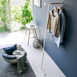 Yamazaki Anlehngarderobe Garderobenständer zum Anlehnen an die Wand weiß minimalistisch