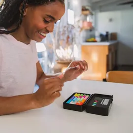 Learning Resources Kanoodle Ultimate Champion, Geschenke für 7-Jährige, Denk- und Logikspiel mit 500 Herausforderungen, mit Stoppuhr und Geräuschen, Solospiel, Reisespiele