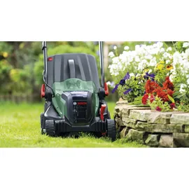 Bosch UniversalRotak 37-550 inkl. 2 x 4,0 Ah + Ladegerät