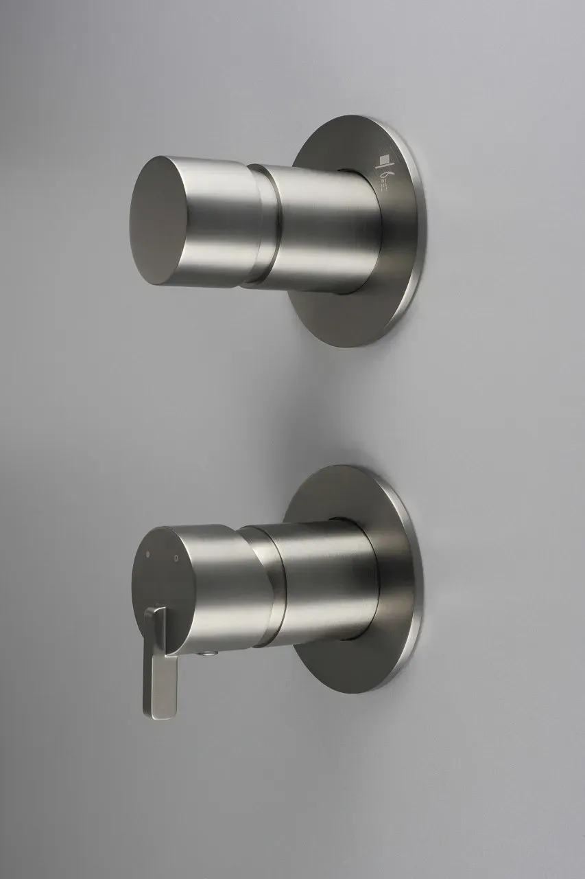 Neuesbad Serie 600 Wannenarmatur Unterputz, mit Umstellung, Oberfläche: Titanium NB1BQS_D44P1