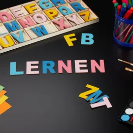 Relaxdays Buntes XL Holzbuchstaben-Set 104-teilig Beige,Blau,Rosa