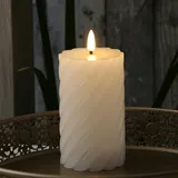 MARELIDA LED Kerze Twist Echtwachs gedrehte Stumpenkerze flackernd H: 15cm Timer weiß