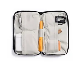 Moment Everything Tech Mini Organizer Schwarz