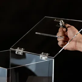 HMF 46917 Acryl Spendenbox mit Schloss, 25 x 25 x 25 cm, DIN A5, Transparent