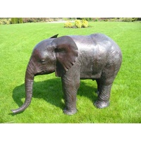 Bronzeskulpturen Skulptur Bronzefigur Elefant mit Rüssel unten Wasserspeier braun