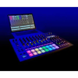 Roland MC-707 Groovebox mit Ständer Silber