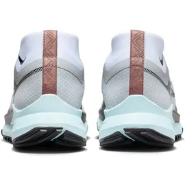 Nike React Pegasus Trail 4 GTX Damen light smoke grey/glacier blue/football grey/schwarz 40