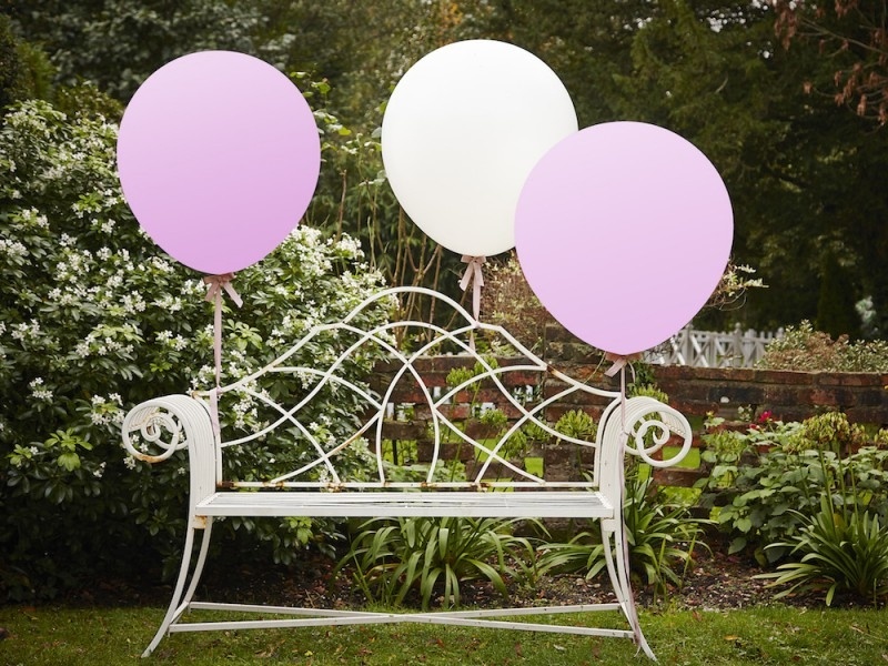 3 Riesige Luftballons mit Band weiss & rosa