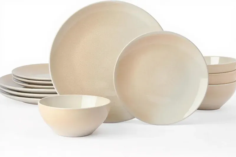Richmount Gletscher Serie Geschirrset - 12-teiliges Keramikset für 4 Personen - Enthält Essteller/Salatteller/Müslischalen - Spülmaschinen- und Mikrowellengeeignet - Farbverlauf Rosa Beige