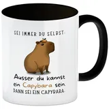 speecheese Sei immer du selbst ausser kannst ein Capybara sein Kaffeebecher in schwarz eine lustige Tasse für den Arbeitsalltag Capybara Wasserschwein Kaffeetasse niedlich Motivation
