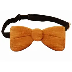 Holz-Fichtner Holz-Fliege PRAG Eiche geschnitzt