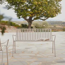 Tikamoon 2-Sitzer-Gartenbank Gaby Cream aus Metall