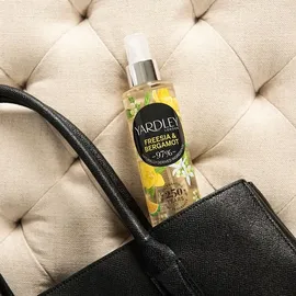 Yardley Freesia and Bergamot Körperspray 200 ml
