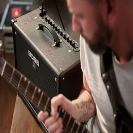 Boss Katana-50 Gen 3 Gitarrenverstärker, Kompakter 50 Watt Combo-Verstärker, 12‘‘-Custom-Lautsprecher, Weiterentwickelter Tube-Logic-Sound, 12 Verstärkercharakter, Integrierte Effekte