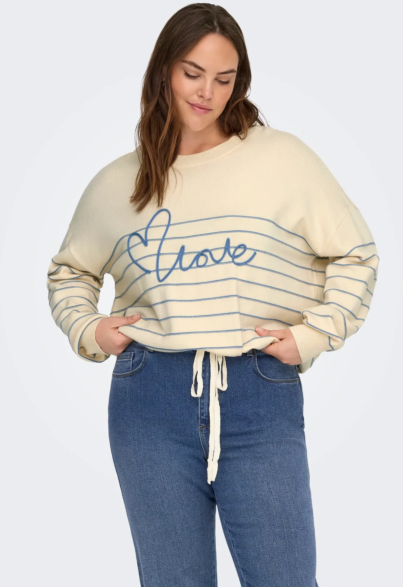 Rundhalspullover ONLY CARMAKOMA "CARSIGNE LS TEXT DETAIL O-NECK KNT", Damen, Gr. S, beige (birch detail:riviera stripe, text), Strick, Obermaterial: 52% Viskose, 28% Polyester, 20% Nylon, gestreift, Rundhals, Rippbündchen, Pullover Rundhalspullover