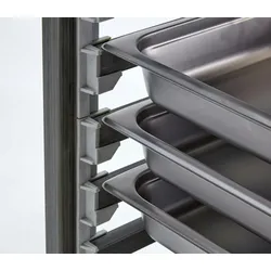 Cambro Camshelving® GN 1/1 Transportwagen, hohe Ausführung, fasst 18x GN-Behälter 1/1-6,5 cm tief, 1 Stück im Karton - UGNPR11F18480
