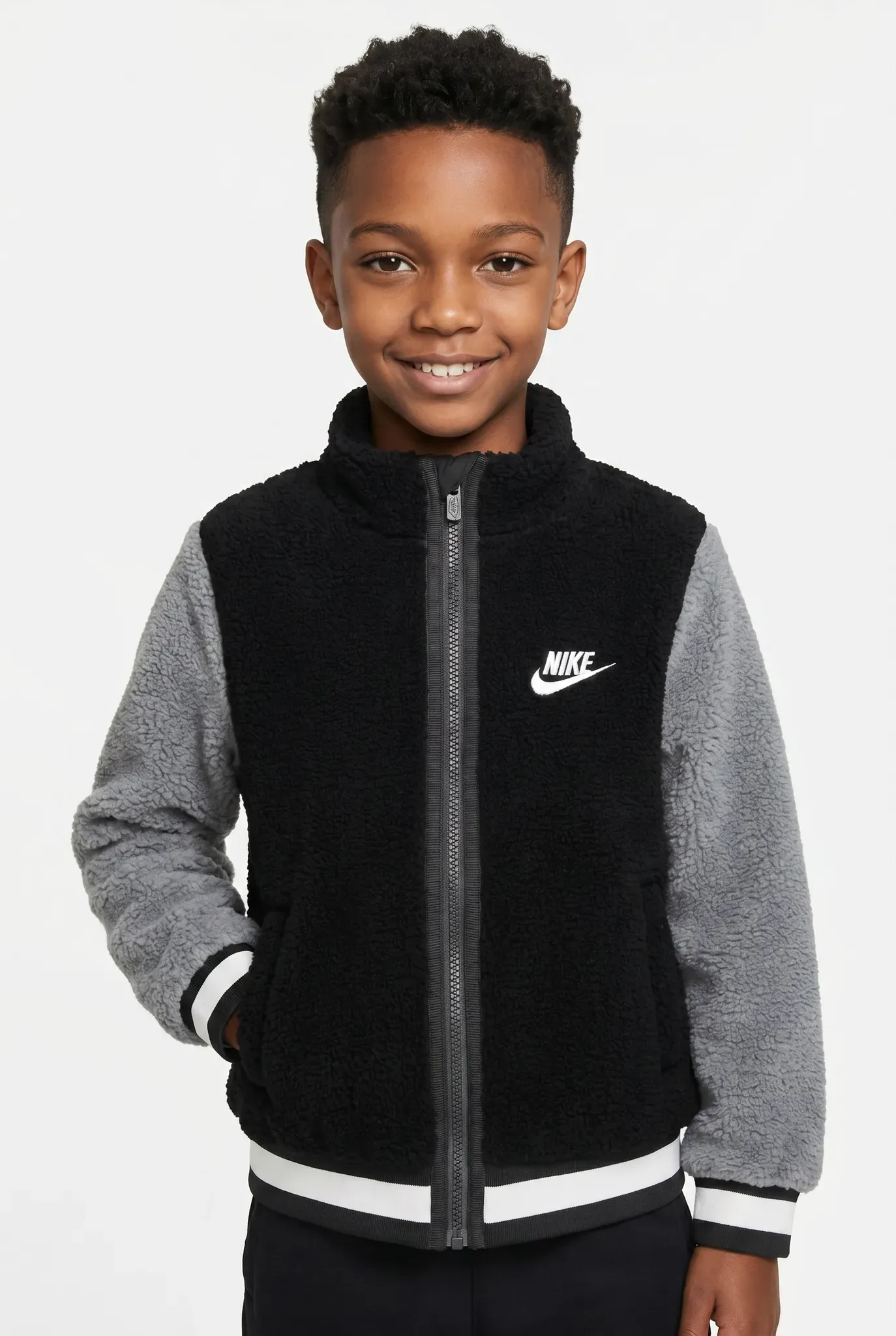 Fleecejacke NIKE SPORTSWEAR, Jungen, Gr. 116, schwarz, Fleece, Obermaterial: 100% Polyester. Futter: 100% Polyester, Jacken Fleecejacke, mit Reißverschluss, aus Fleece-Material aus Polyester, pflegeleicht