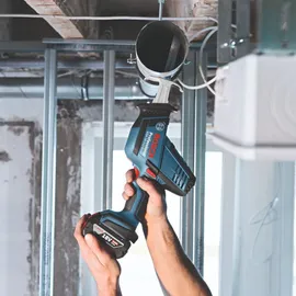 Bosch GSA 18 V-LI C Professional inkl. 1 x 4,0 Ah + Ladegerät