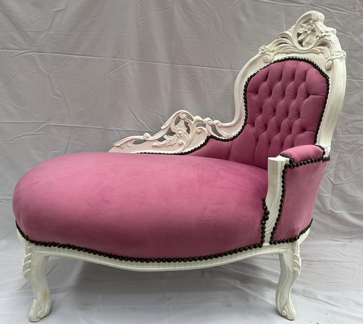 Casa Padrino Barock Kinder Chaiselongue Rosa / Weiß - Handgefertigte Massivholz Recamiere mit edelm Samtstoff - Kinder Möbel im Barockstil - Barock Kinderzimmer Möbel