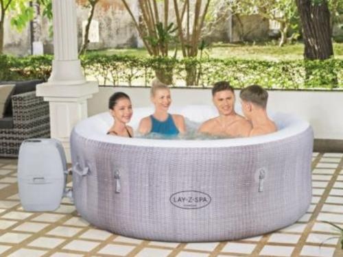 Whirlpool LAY-Z-SPA Cancun