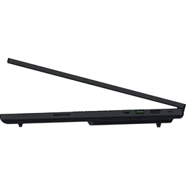 Razer Blade 18'' 64 GB RAM 2 TB SSD RTX5090 Win 11 Home
