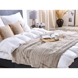 Beliani LABYAR Kuscheldecke 180 x 220 cm Beige