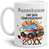 Tassendruck Tasse mit Name & Jahr Personalisieren - Name hat den Führerschein - Auto - Tassen Bedrucken, Führerscheinprüfung bestanden | Personalisiertes Geschenk, 300ml, Weiß