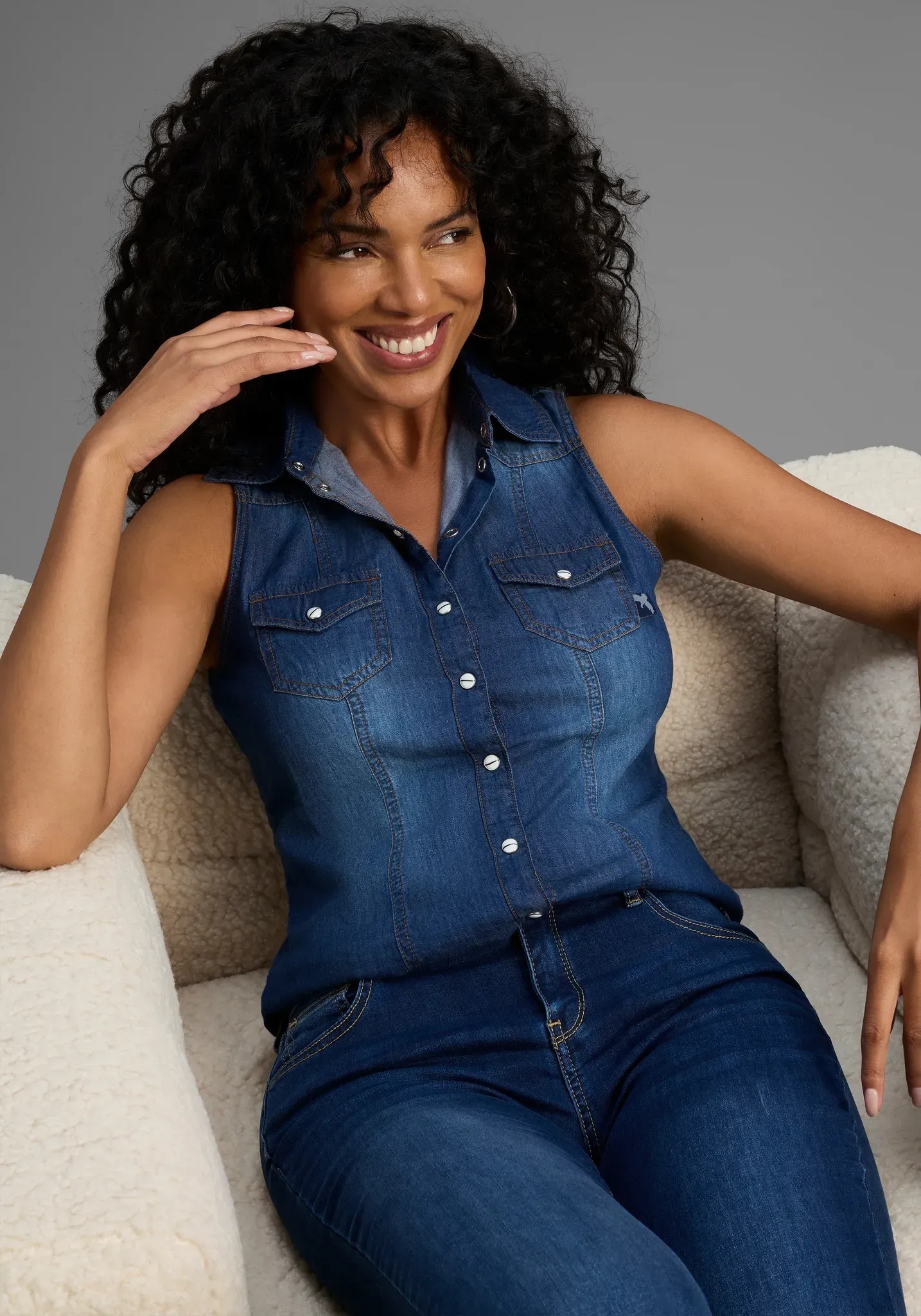 Jeansbluse ARIZONA, Damen, Gr. 48, blau (blau used), Jeans, Obermaterial: 100% Baumwolle, unifarben, Basic, sehr figurbetont, Rundhals, abgesteppte Kante, Blusen Jeansbluse, mit Knöpfen in Perlmuttoptik, Topseller