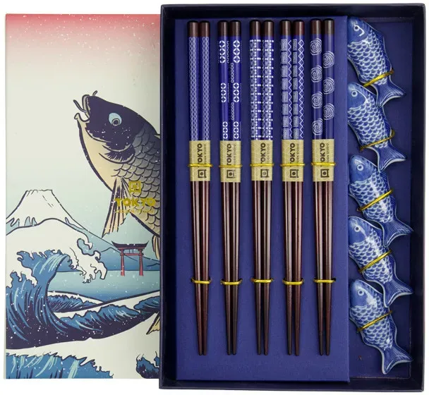 Tokyo Design Essstäbchen FISCH inkl. Stäbchenablage – 5 er Set – braun-blau