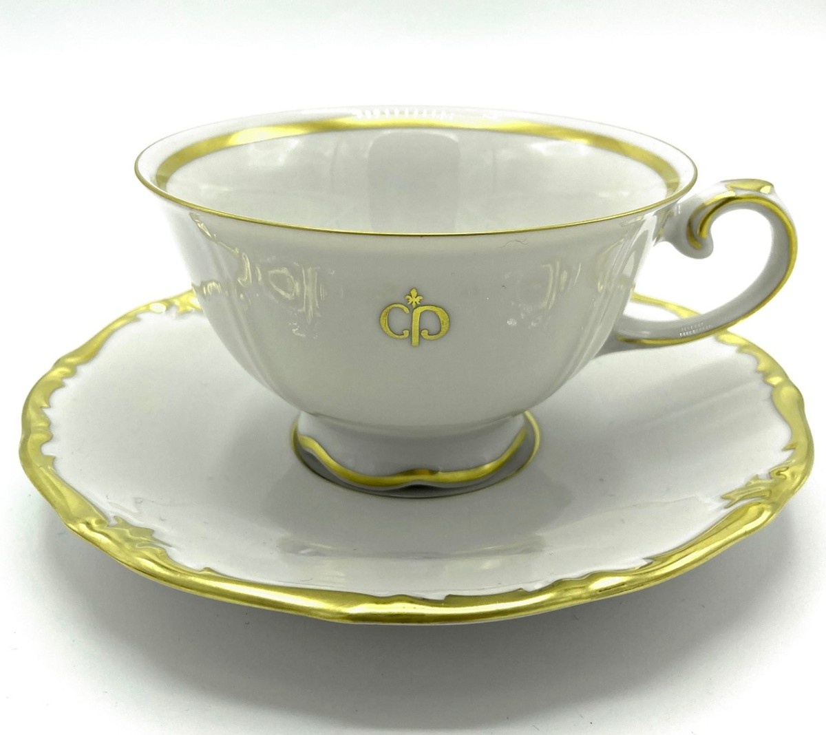 Casa Padrino Luxus Barock Porzellan Kaffeetasse mit Untertasse Weiß / Gold - Edles Reichenbach Porzellan - Made in Germany
