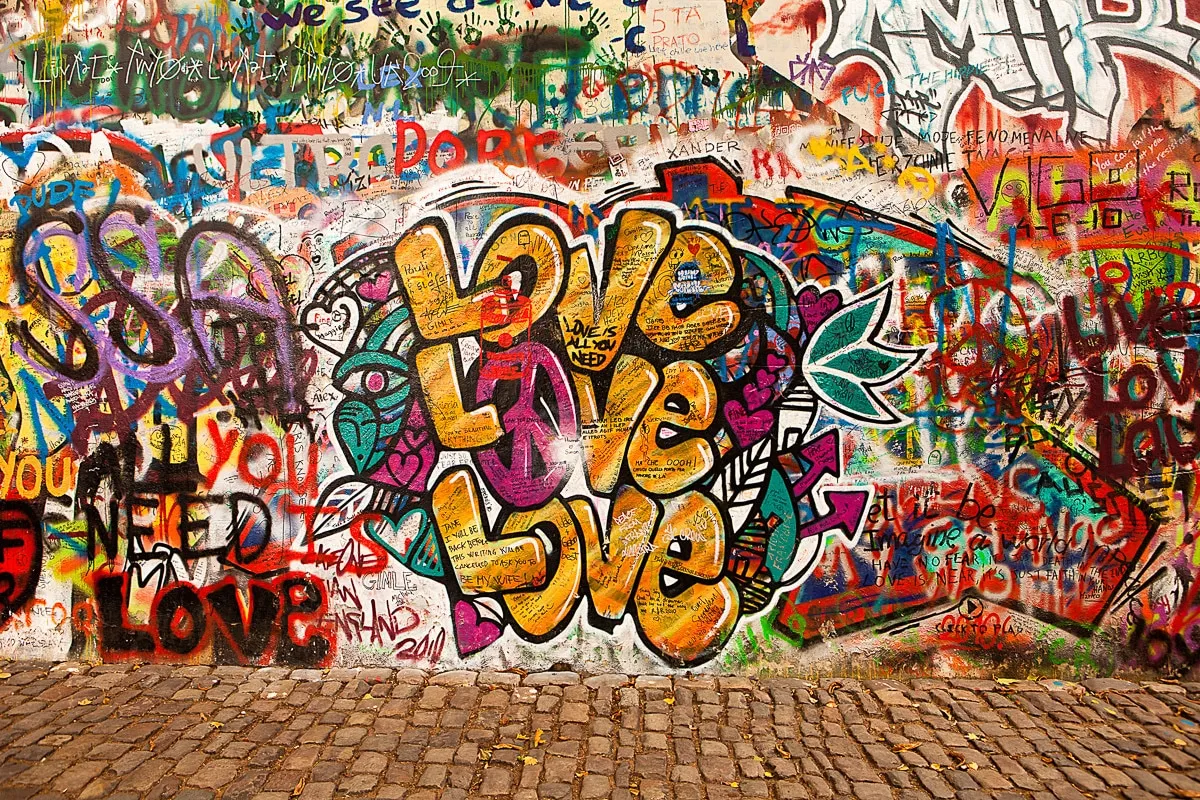 PAPERMOON Fototapete "Love Graffiti Wand" Tapeten Gr. B/L: 4,0 m x 2,6 m, Rollen: 1 St., bunt Fototapeten