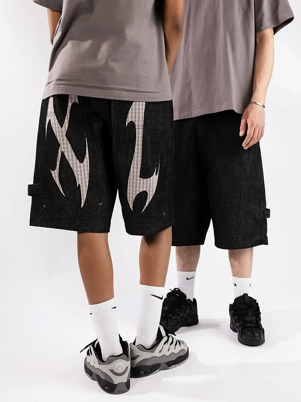 XLARGE Cut Out Xl Loose Shorts black Gr. 34