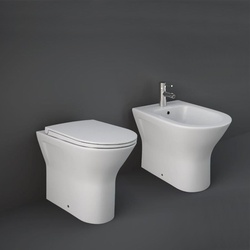 Stand WC ohne Spülrand, mit Toilettensitz & Bidet-Set, Mattweiß – Rak Feeling x Hudson Reed