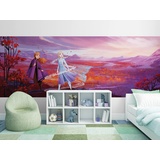 KOMAR Fototapete Frozen Panorama - Größe 368 x 127 cm - Disney, Anna und Elsa, Kinderzimmer, Tapete